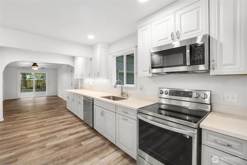 Property photo for 1215 Jasper Avenue Ne, Olympia photo 8