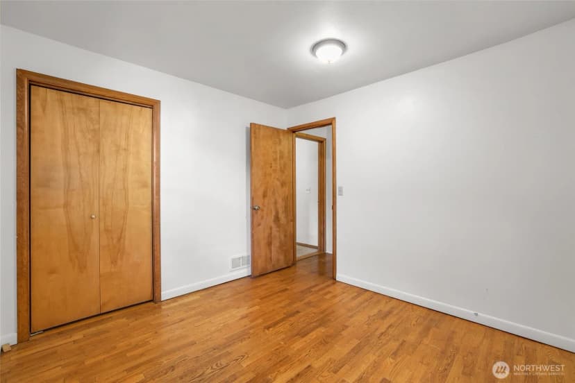 Property photo for 1215 Jasper Avenue Ne, Olympia photo 19