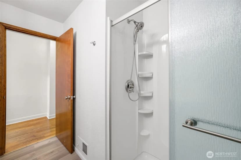 Property photo for 1215 Jasper Avenue Ne, Olympia photo 27