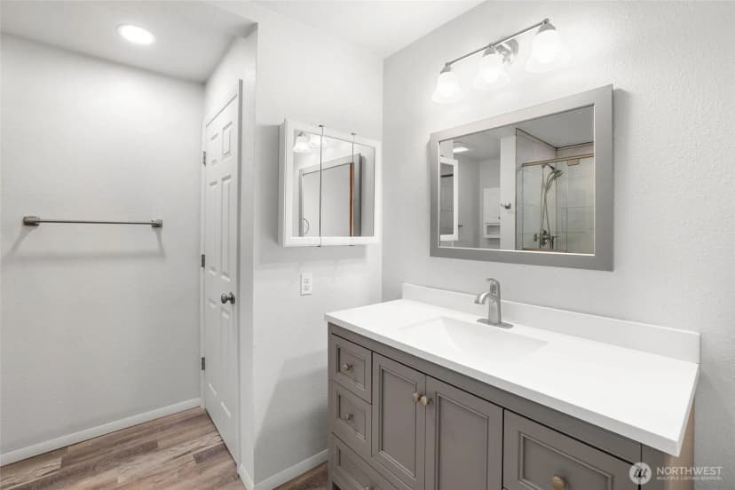 Property photo for 1215 Jasper Avenue Ne, Olympia photo 24