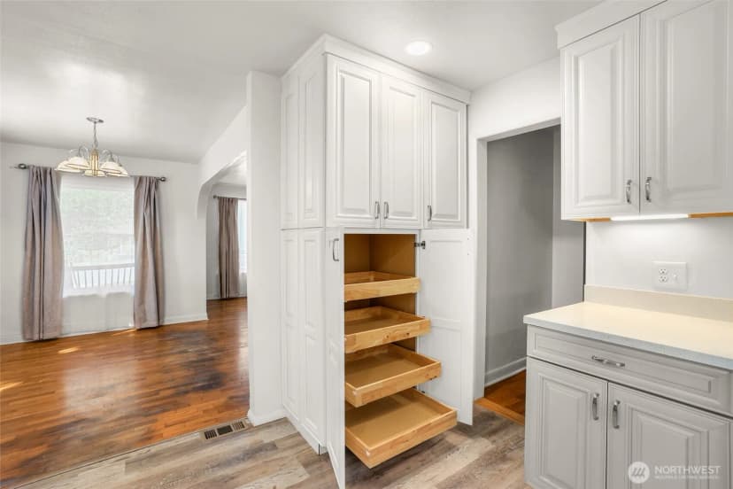 Property photo for 1215 Jasper Avenue Ne, Olympia photo 13