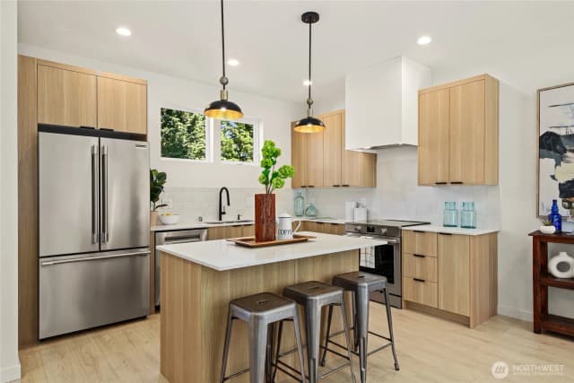 Property photo for 2742 38th Avenue Sw, Seattle photo 5