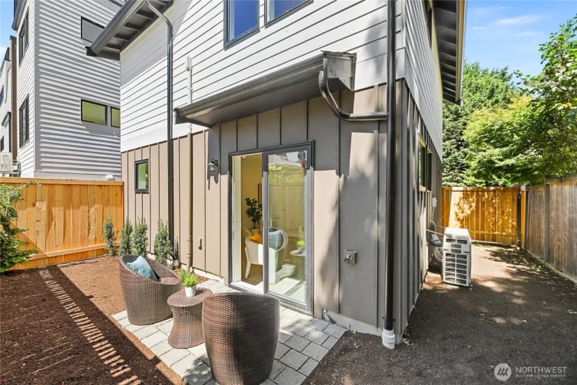 Property photo for 2742 38th Avenue Sw, Seattle photo 8