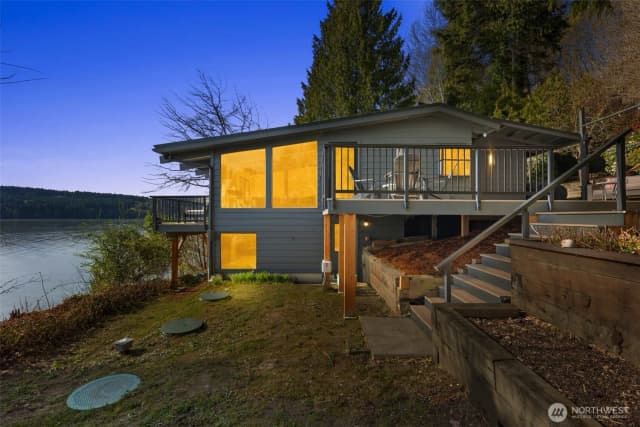 Property photo for 28605 Manzanita Beach Road Sw, Vashon photo 2