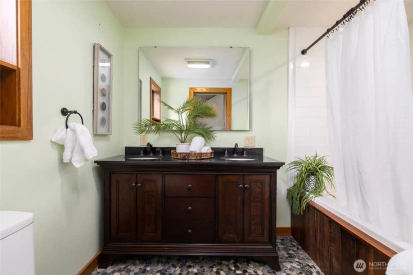 Property photo for 2496 Yew Street Road, Bellingham photo 27