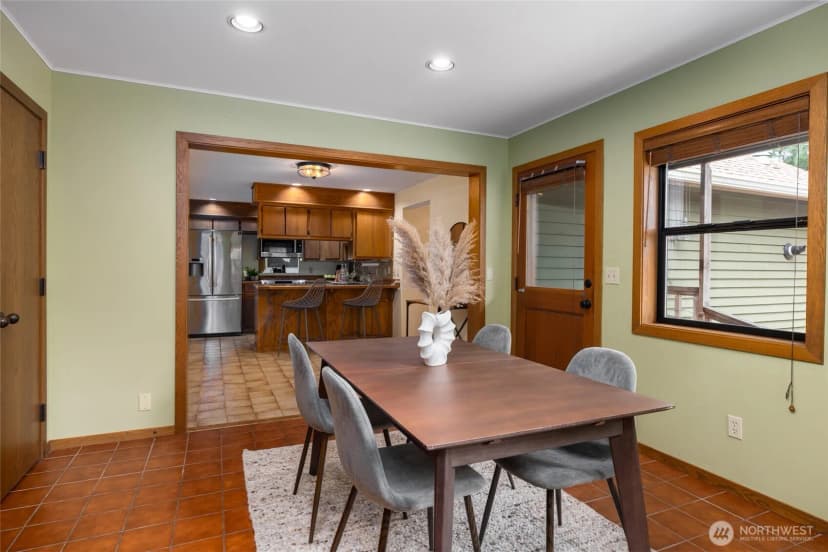 Property photo for 2496 Yew Street Road, Bellingham photo 15