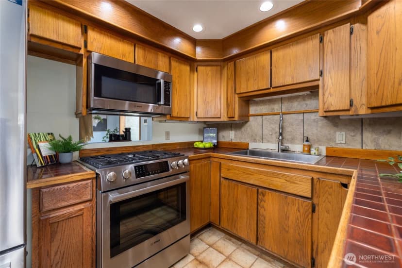Property photo for 2496 Yew Street Road, Bellingham photo 11