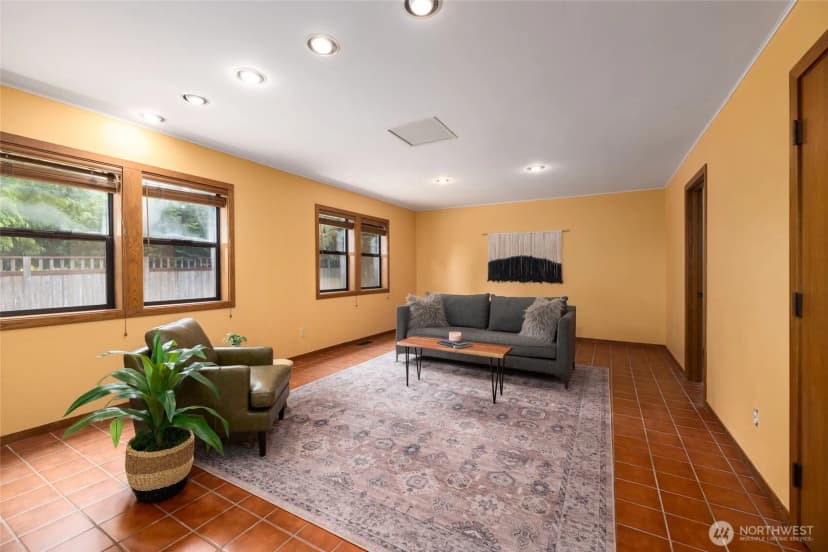 Property photo for 2496 Yew Street Road, Bellingham photo 18