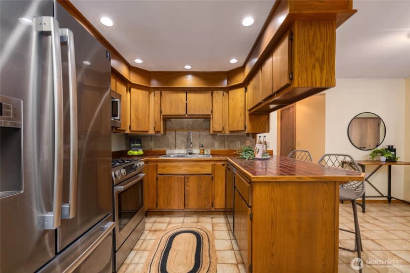 Property photo for 2496 Yew Street Road, Bellingham photo 12