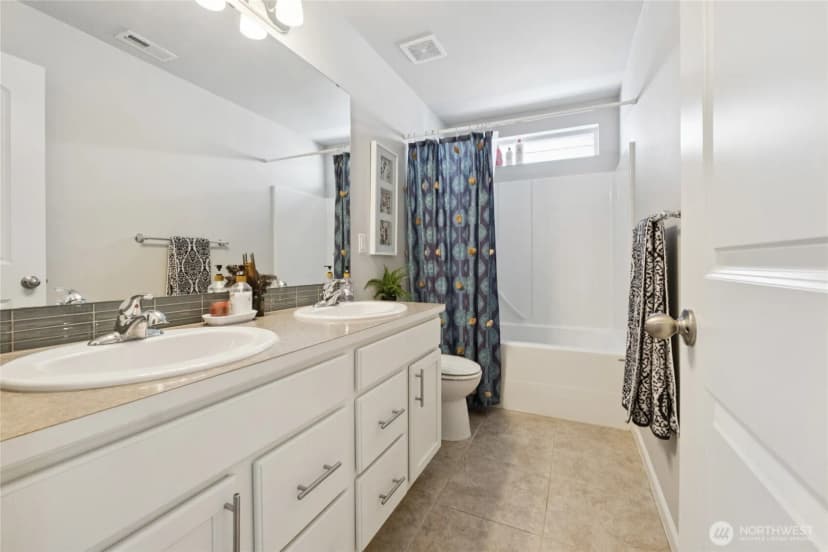 Property photo for 11133 5th Avenue Sw, Seattle photo 28