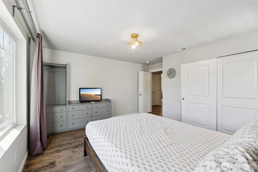 Property photo for 11133 5th Avenue Sw, Seattle photo 25