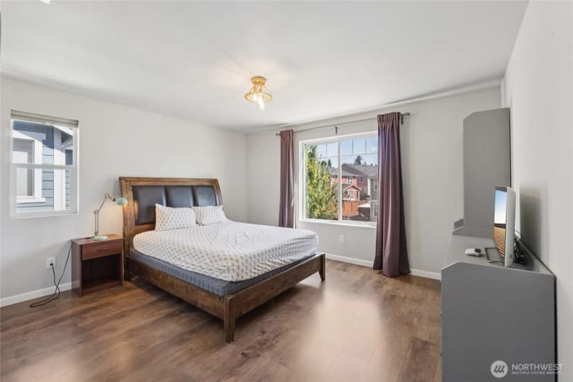 Property photo for 11133 5th Avenue Sw, Seattle photo 24