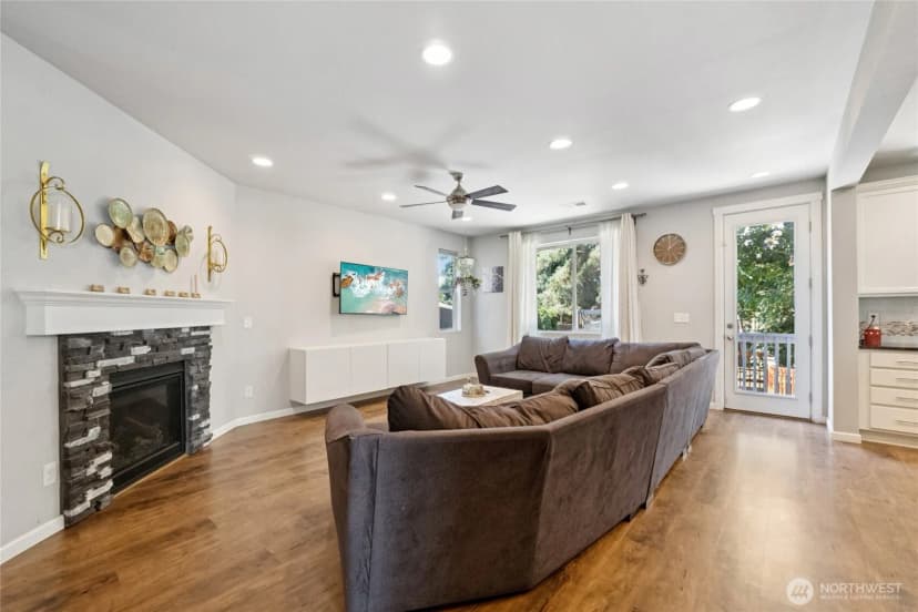 Property photo for 11133 5th Avenue Sw, Seattle photo 4