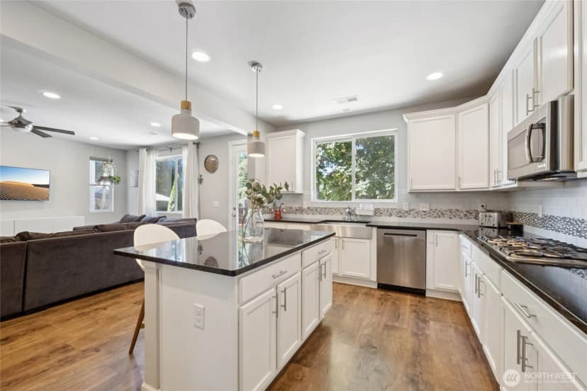 Property photo for 11133 5th Avenue Sw, Seattle photo 9