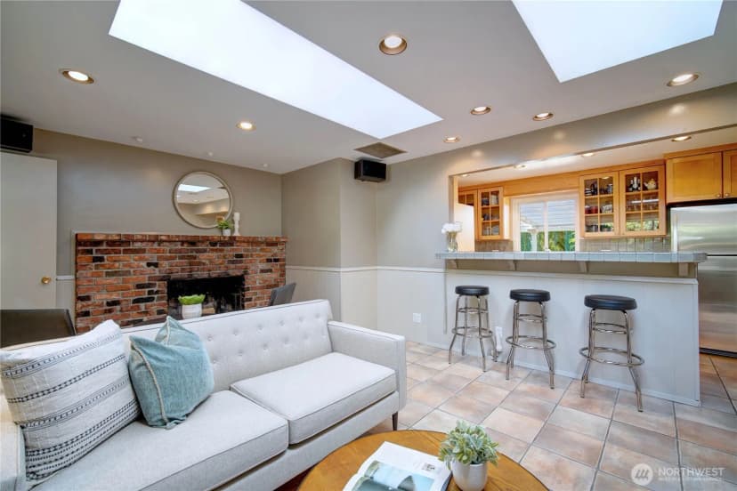 Property photo for 4111 Ne 103rd Place, Seattle photo 11