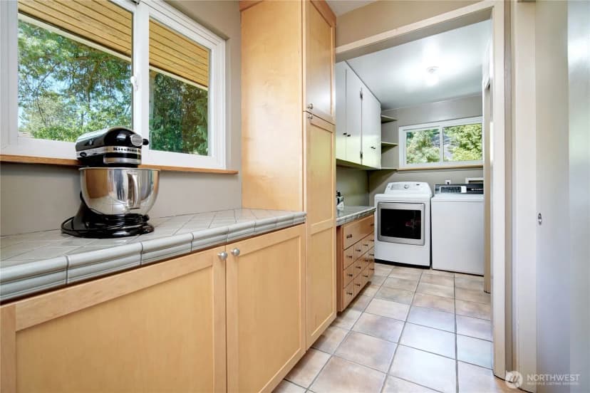 Property photo for 4111 Ne 103rd Place, Seattle photo 9
