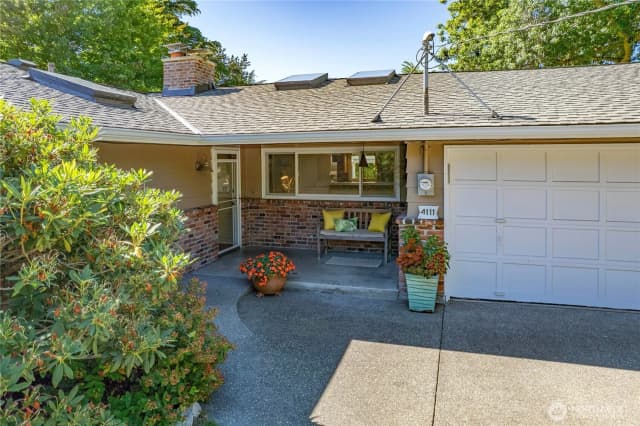 Property photo for 4111 Ne 103rd Place, Seattle photo 3
