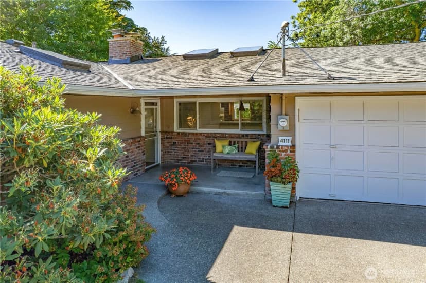 Property photo for 4111 Ne 103rd Place, Seattle photo 3