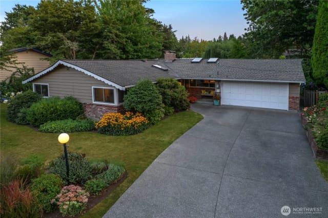 Property photo for 4111 Ne 103rd Place, Seattle photo 2