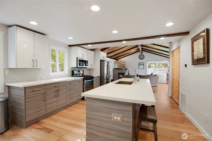 Property photo for 3029 Ne 133rd Street, Seattle photo 5