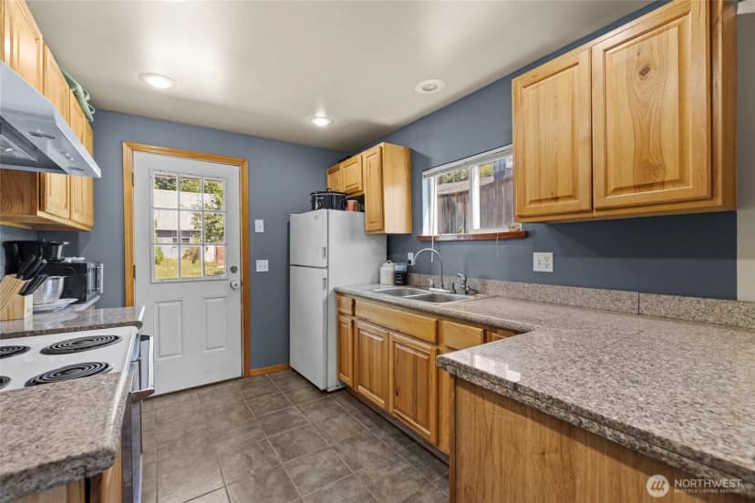 Property photo for 45185 Duffy Street, Concrete photo 9