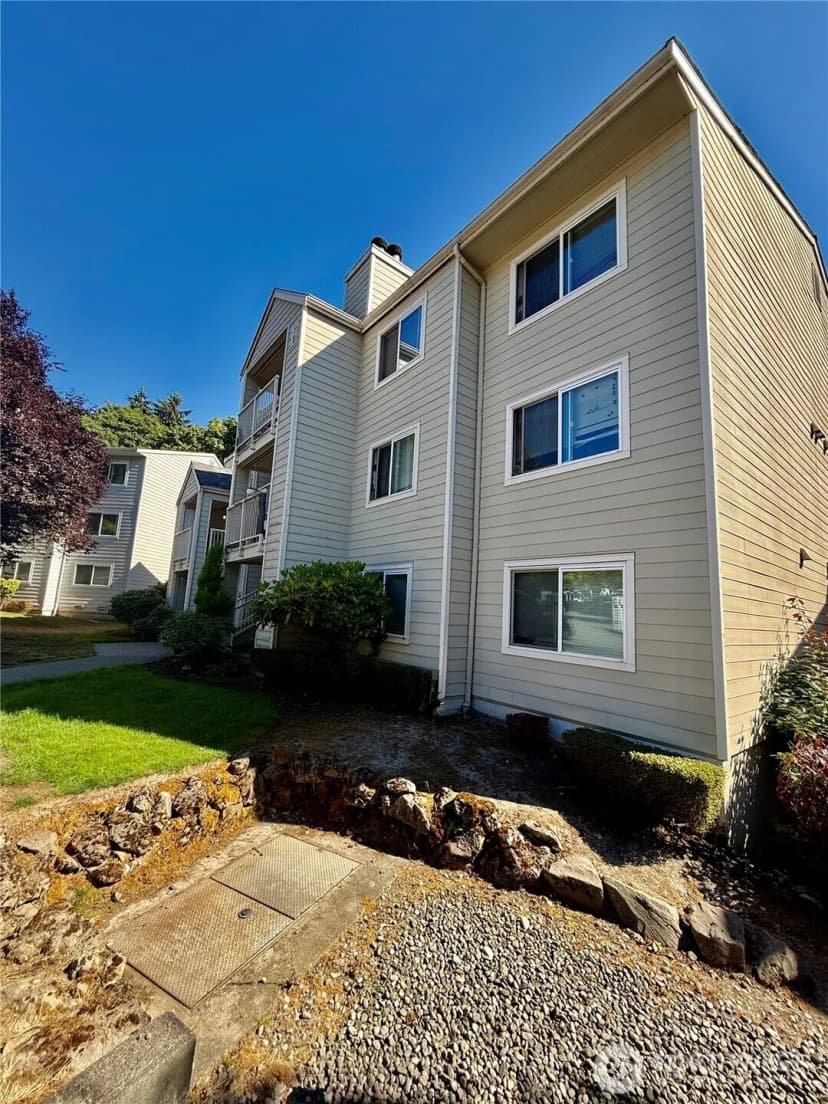 Property photo for 975 Aberdeen Avenue Ne #e403, Renton photo 2