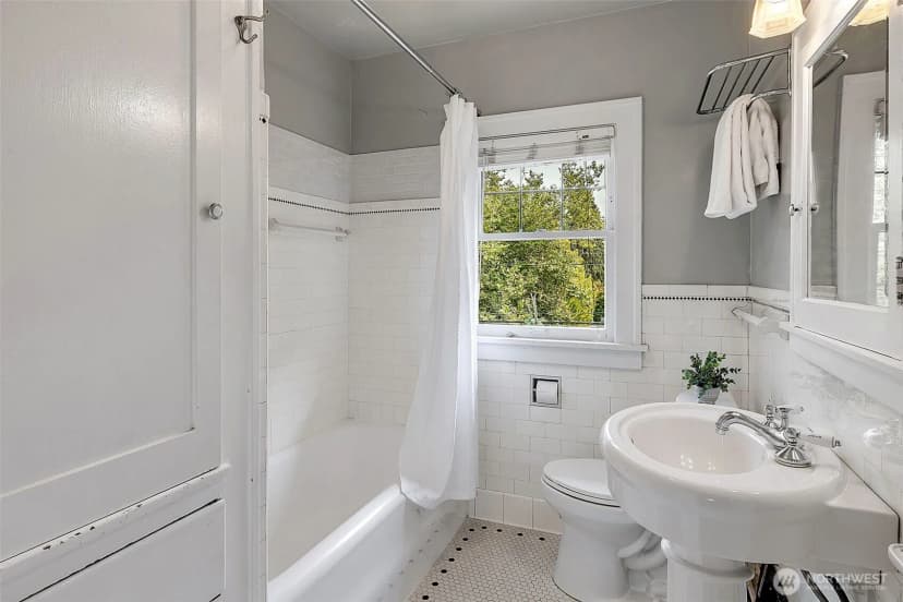 Property photo for 923 33rd Avenue, Seattle photo 24