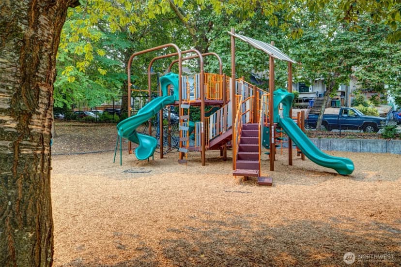 Property photo for 923 33rd Avenue, Seattle photo 36
