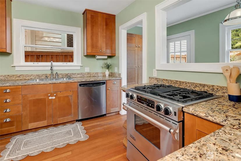 Property photo for 923 33rd Avenue, Seattle photo 14