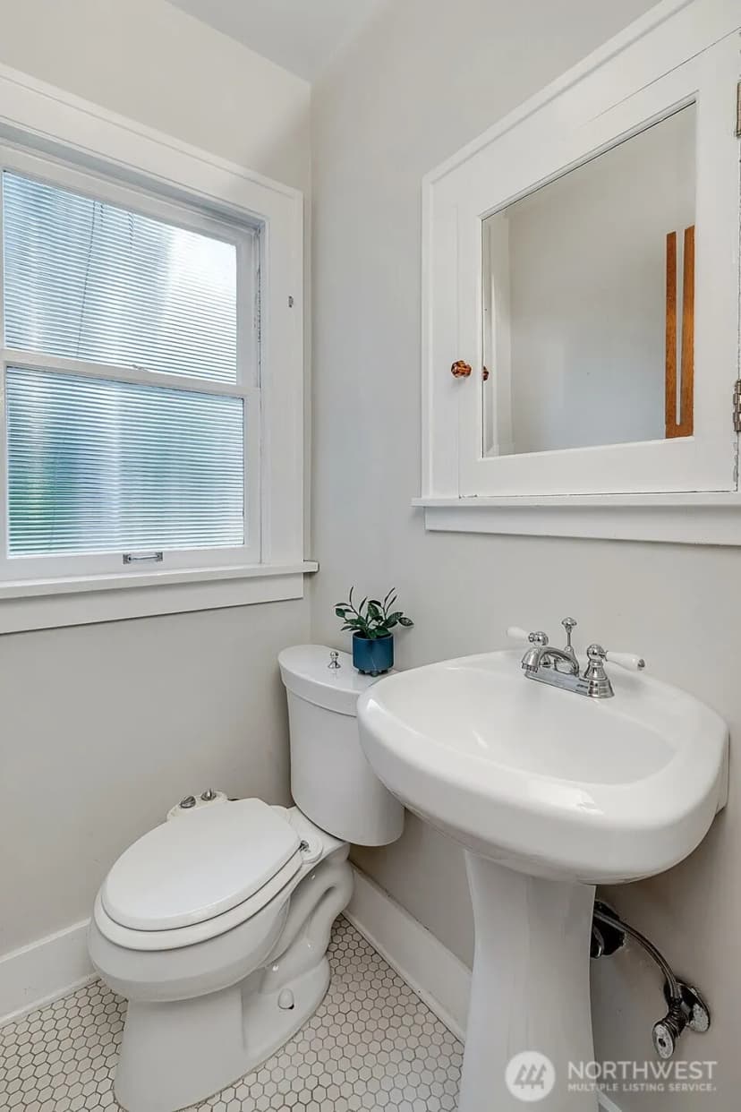 Property photo for 923 33rd Avenue, Seattle photo 19