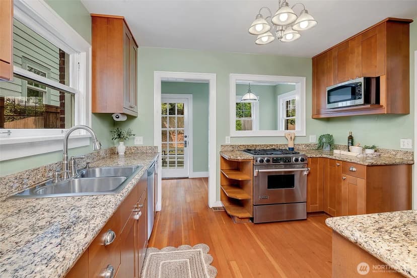 Property photo for 923 33rd Avenue, Seattle photo 13