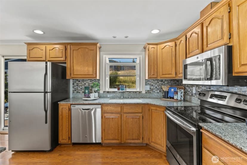 Property photo for 216 Bridge Way, Everett photo 19