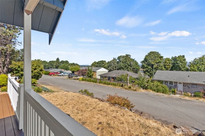 Property photo for 216 Bridge Way, Everett photo 33