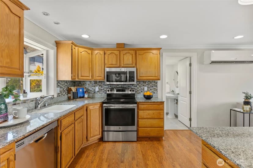 Property photo for 216 Bridge Way, Everett photo 17
