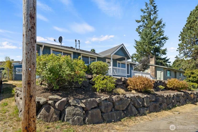 Property photo for 216 Bridge Way, Everett photo 5