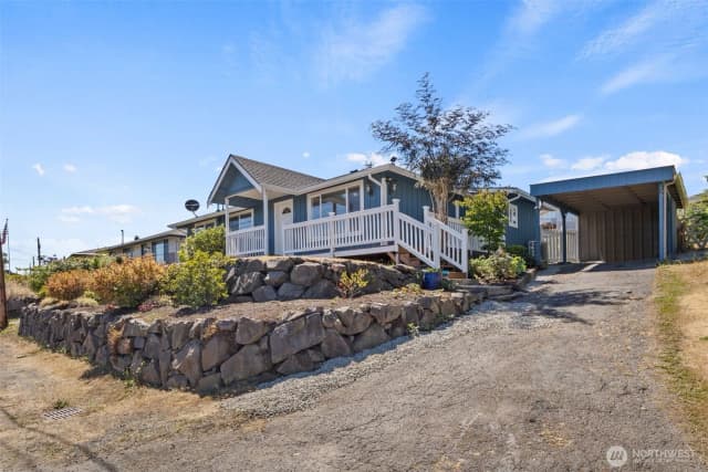 Property photo for 216 Bridge Way, Everett photo 2