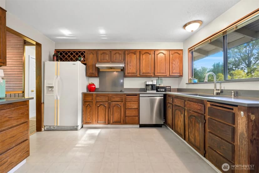 Property photo for 2011 Windsor Drive, Mount Vernon photo 8