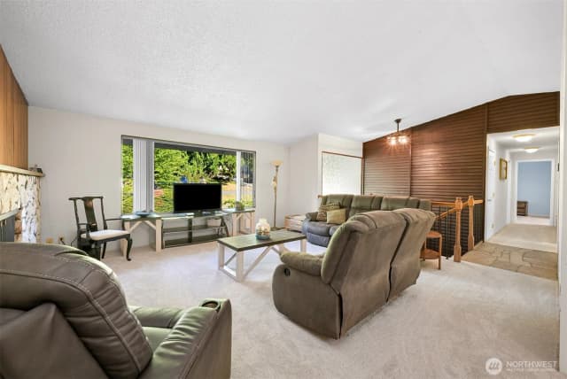 Property photo for 2011 Windsor Drive, Mount Vernon photo 4