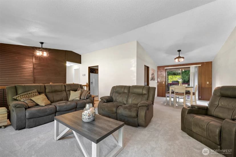 Property photo for 2011 Windsor Drive, Mount Vernon photo 6