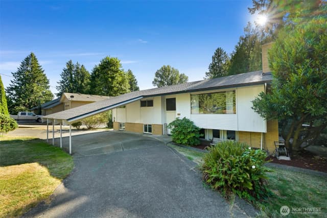 Property photo for 2011 Windsor Drive, Mount Vernon