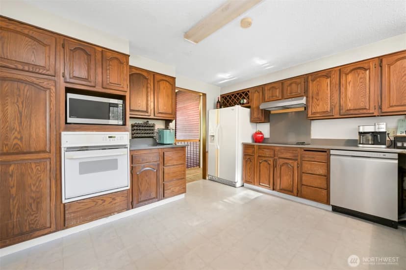 Property photo for 2011 Windsor Drive, Mount Vernon photo 9