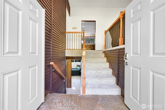 Property photo for 2011 Windsor Drive, Mount Vernon photo 3