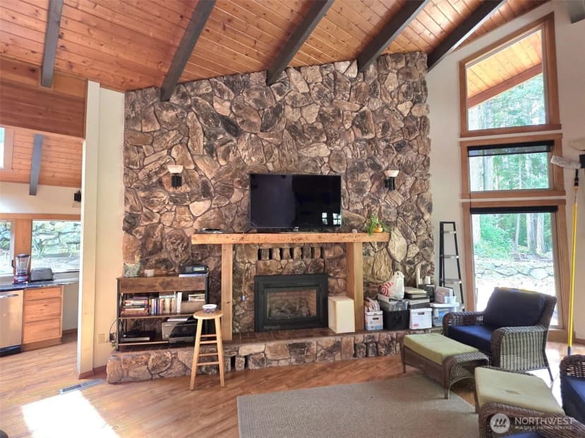 Property photo for 6136 Puget Beach Road Ne, Olympia photo 5