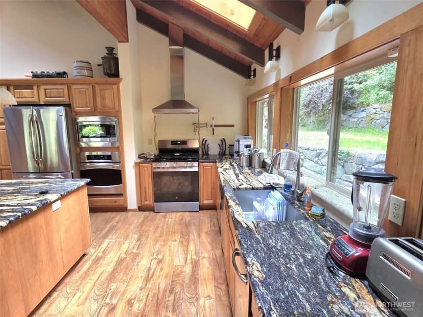 Property photo for 6136 Puget Beach Road Ne, Olympia photo 10