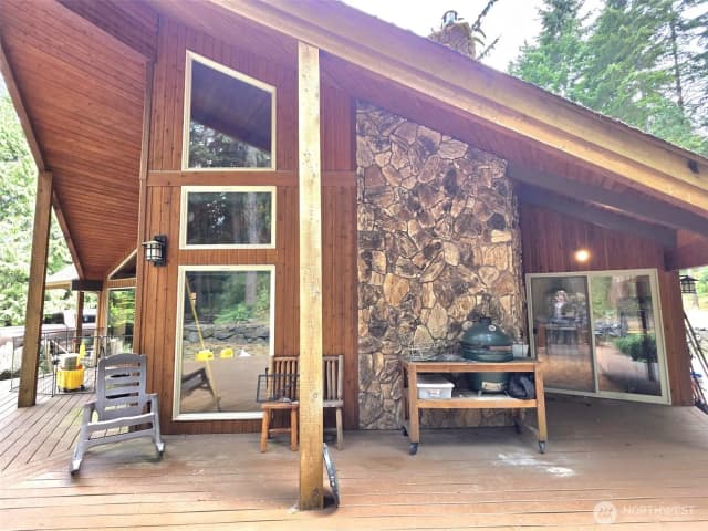 Property photo for 6136 Puget Beach Road Ne, Olympia photo 3
