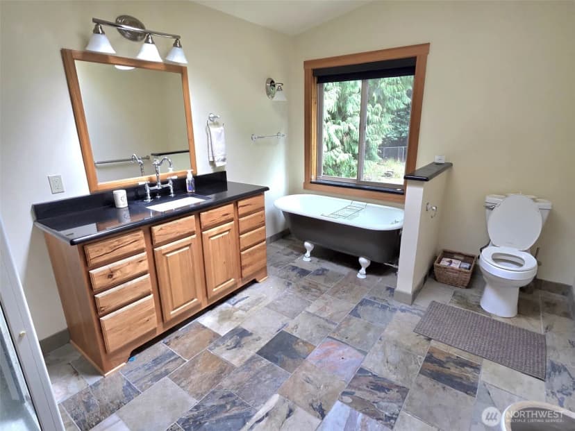 Property photo for 6136 Puget Beach Road Ne, Olympia photo 13