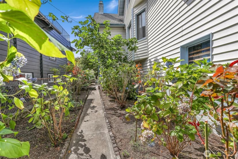 Property photo for 4022 Woodland Park Avenue N, Seattle photo 30