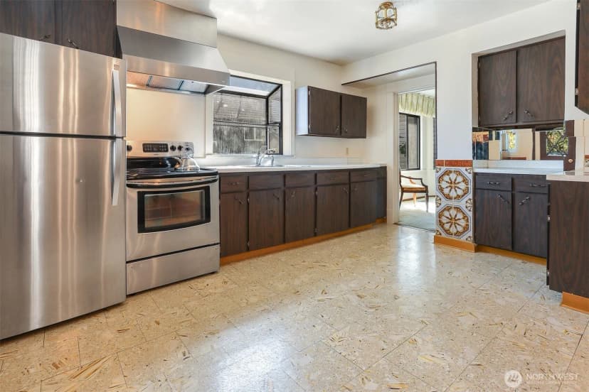 Property photo for 4022 Woodland Park Avenue N, Seattle photo 8