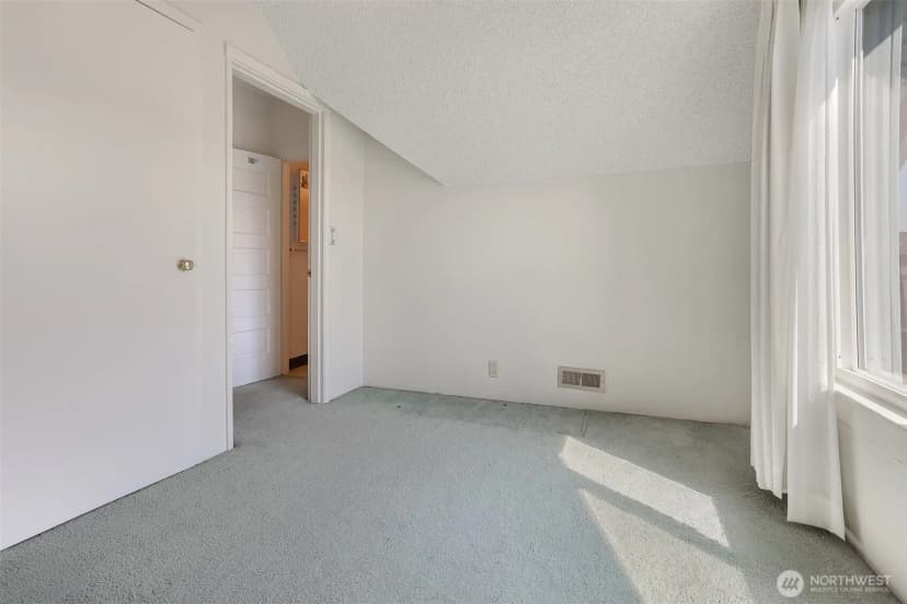 Property photo for 4022 Woodland Park Avenue N, Seattle photo 23