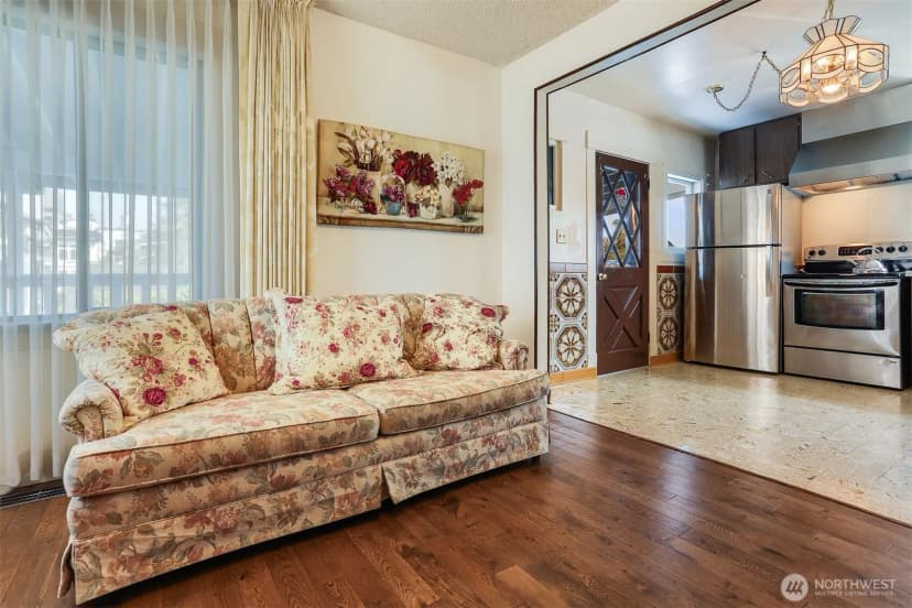 Property photo for 4022 Woodland Park Avenue N, Seattle photo 11